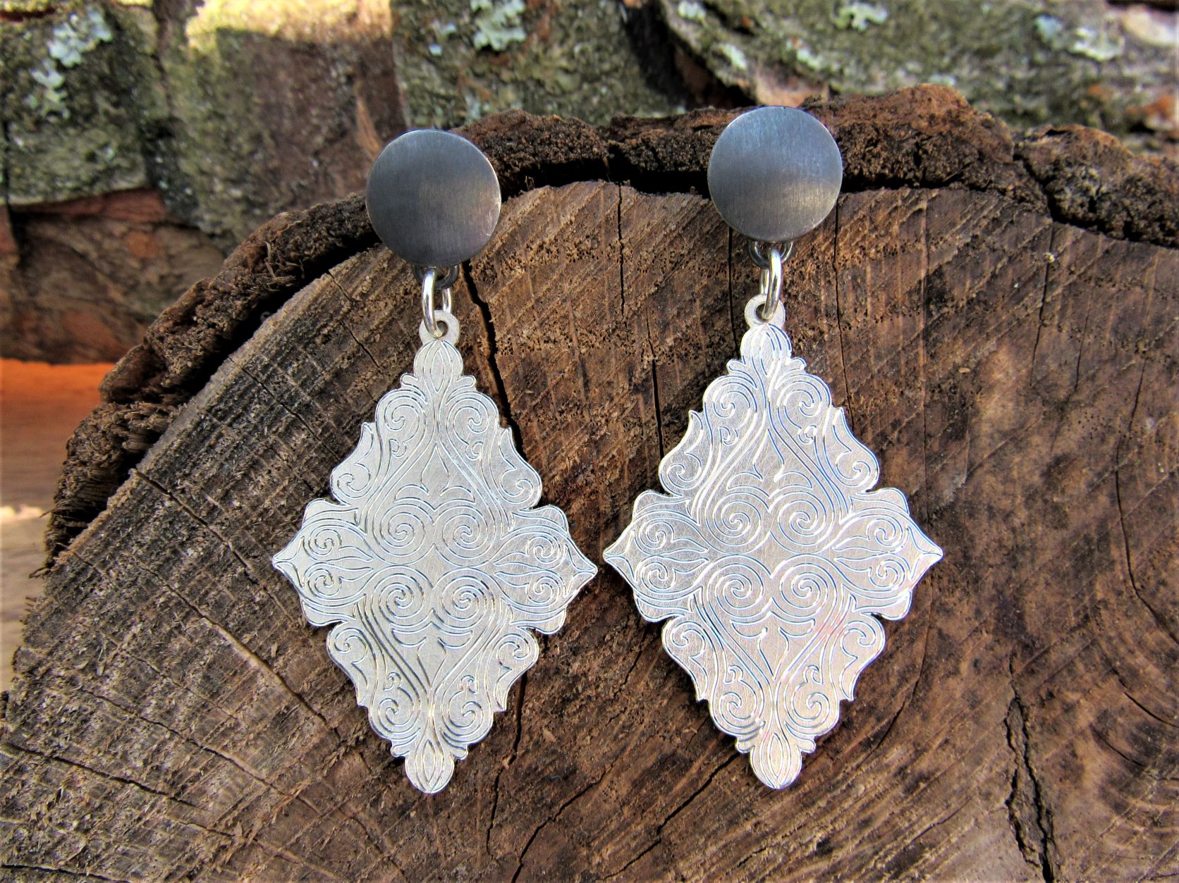 Ornament-Ohrhänger mit Gravur